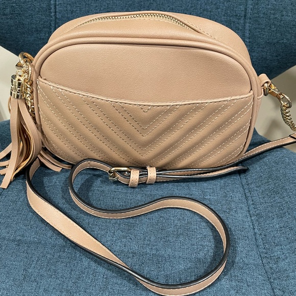 Lot of 9 Purses. New and like new - Picture 13 of 17